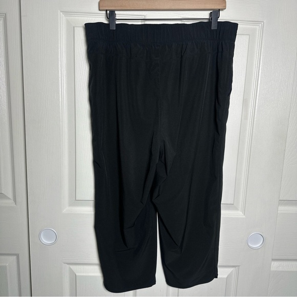 T by Talbots Black Capri Pants Relaxed Fit - Picture 2 of 12